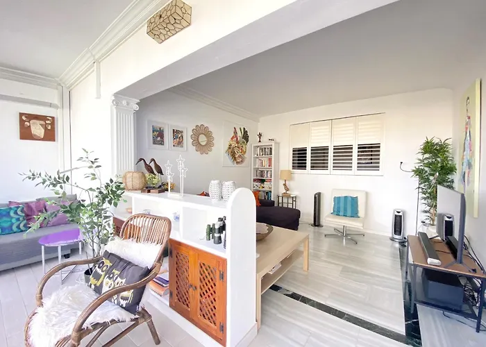 Beachfront Bliss, On The Promenade - Eaw Homes Apartment